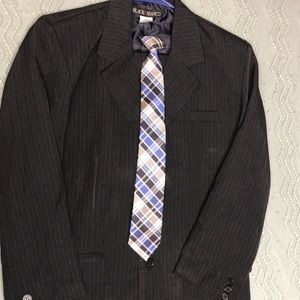 Boys size 14 Navy suit. Comes with jacket, pants, tie-shoes size 4m if you want.